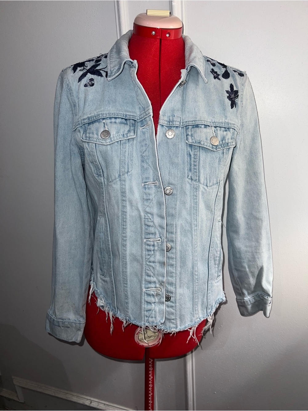 Old Navy Light Blue Denim Jacket with Navy Embroidery Flowers size medium